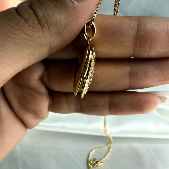 Gold Heart Pendant Necklace - Picture 5 of 14